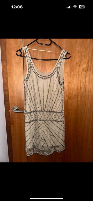 dos Vestidos joya beige y plateado  uno negro y ot