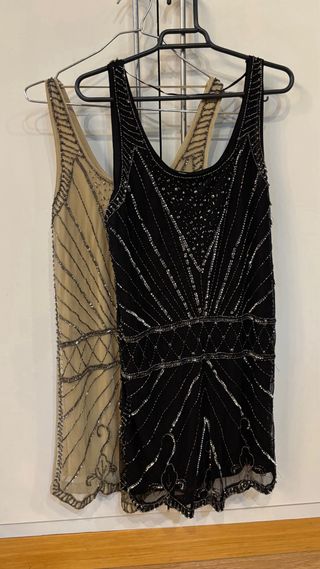 dos Vestidos joya beige y plateado  uno negro y ot