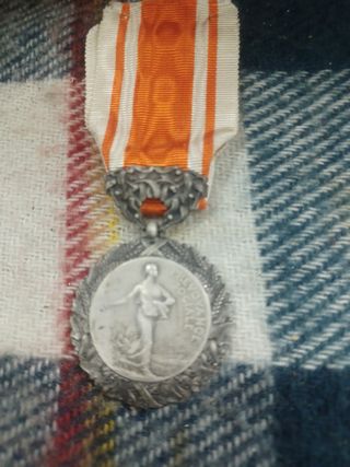 Medalla Francesa con Cinta