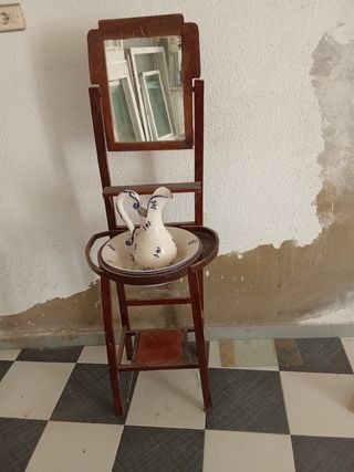 Antico lavandino in ceramica blu e bianco