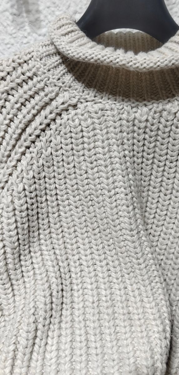 Jersey H&M corto cuello alto talla M