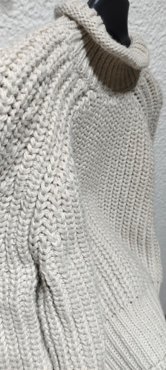 Jersey H&M corto cuello alto talla M