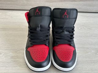 Nike Jordan Mid 1 Negro y Rojo