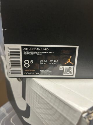 Nike Jordan Mid 1 Negro y Rojo
