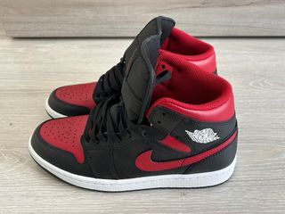 Nike Jordan Mid 1 Negro y Rojo