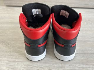 Nike Jordan Mid 1 Negro y Rojo