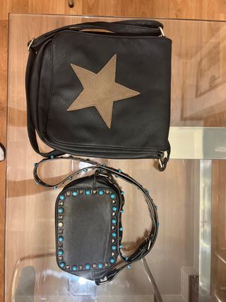Bolsos negros con detalles turquesa