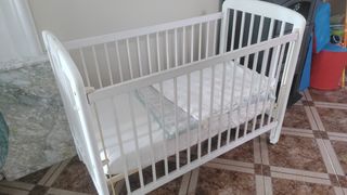 Cuna blanca con colchón