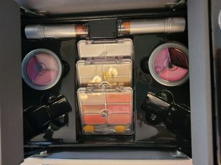 Maletín metalizado de maquillaje