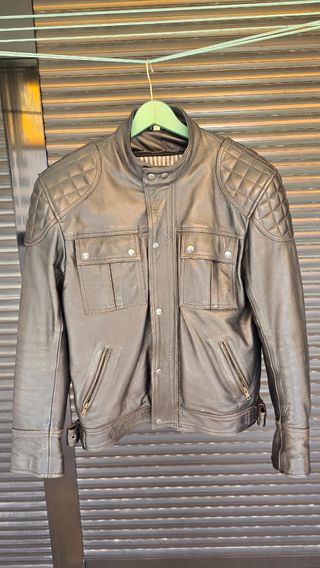Chaqueta de cuero negra para moto
