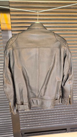 Chaqueta de cuero negra para moto
