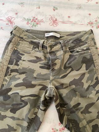 Pantalón Zara Camuflaje Talla XS/36
