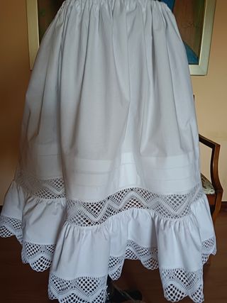 Traje Regional Riojano Negro y Rojo