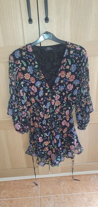Mono Bershka flores negro multicolor