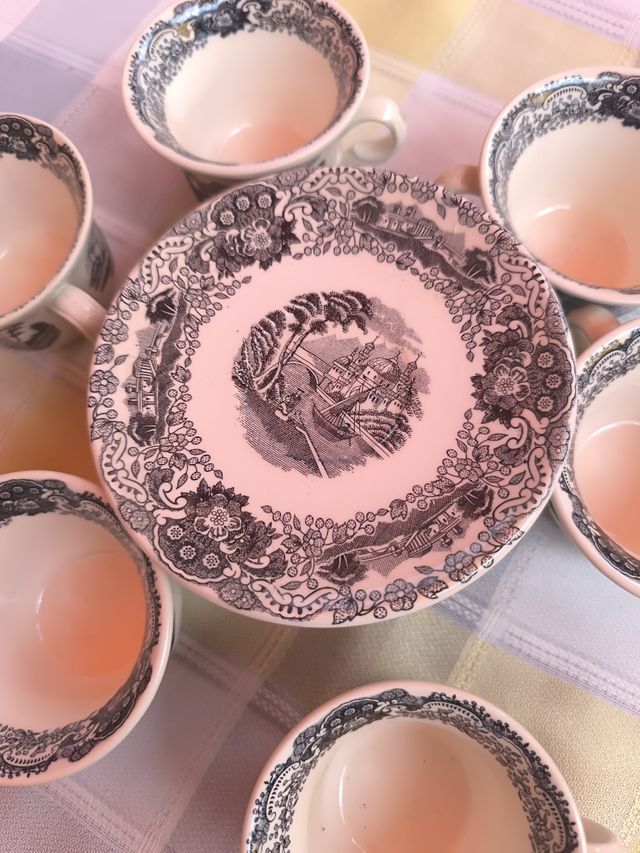 Juego de 6 tazas de café y platillos