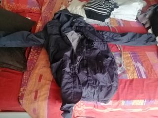 Chaqueta premamá negra y multicolor