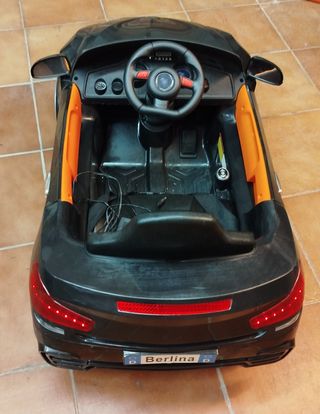 Coche eléctrico infantil negro BMW 
