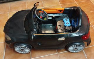 Coche eléctrico infantil negro BMW 

