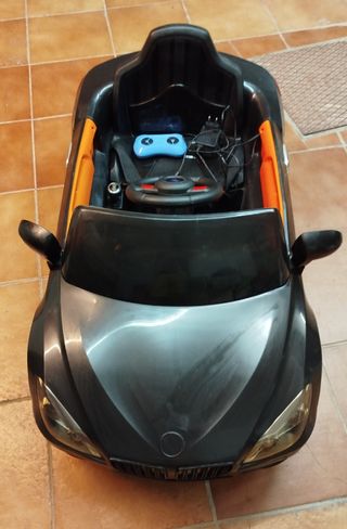 Coche eléctrico infantil negro BMW 
