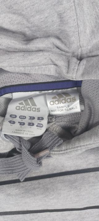 Sudadera Adidas gris con rayas