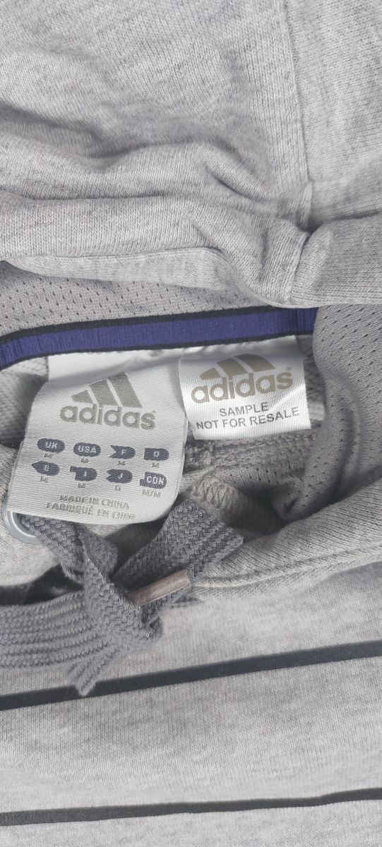 Sudadera Adidas gris con rayas