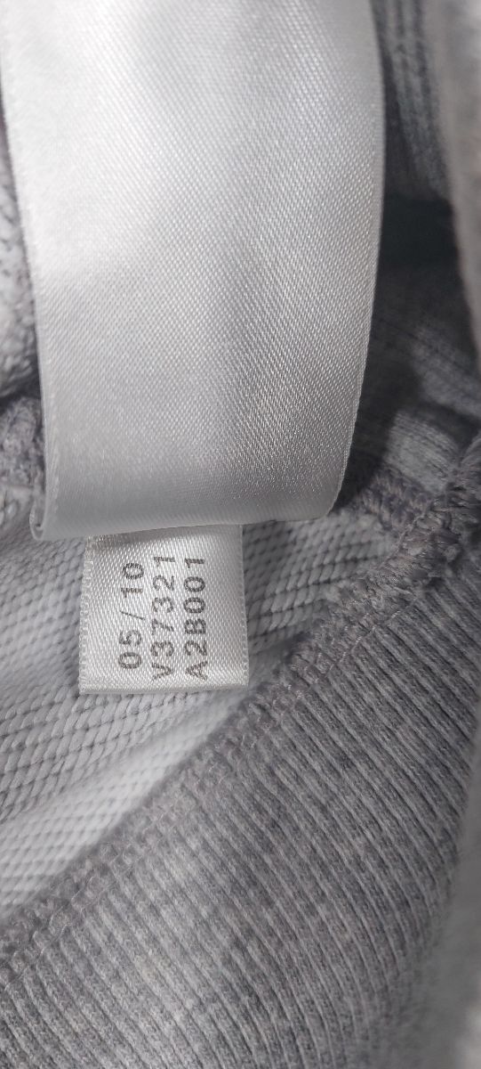 Sudadera Adidas gris con rayas