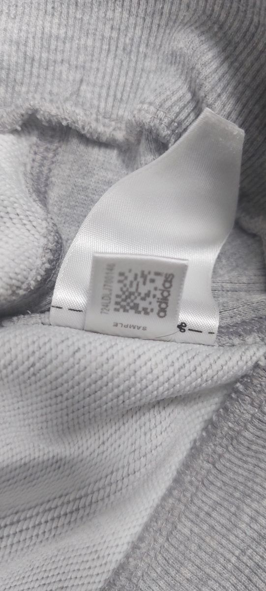 Sudadera Adidas gris con rayas