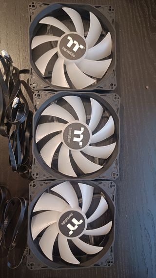 3 Ventiladores RGB Thermaltake TT-1225