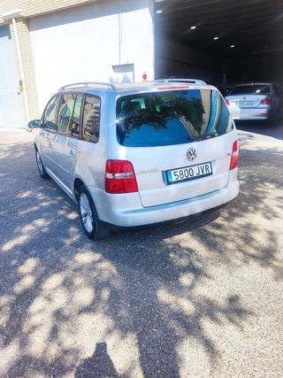 Volkswagen Touran 2.0 TDi