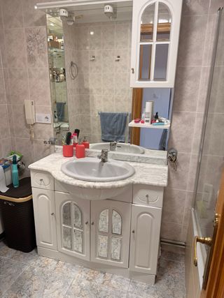 Mueble de baño blanco