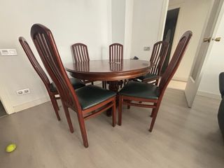 Mesa redonda extensible con 6 sillas