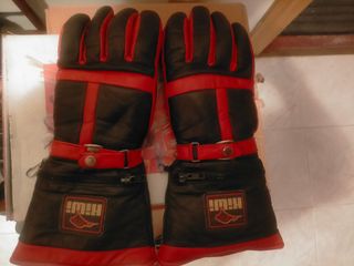 Guantes de moto negros y rojos de piel vintage 
