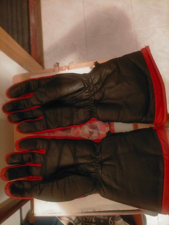 Guantes de moto negros y rojos de piel vintage