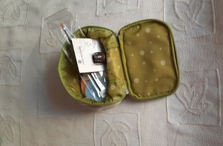 Neceser Yves Rocher con set de cosmética