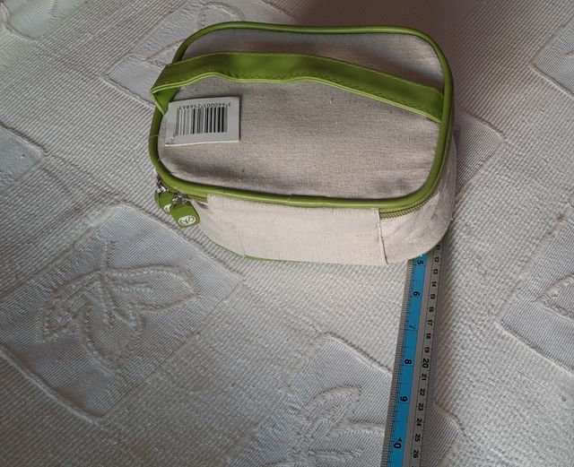 Neceser Yves Rocher con set de cosmética