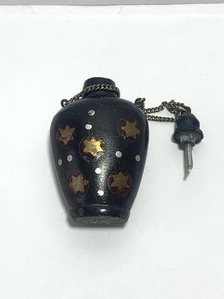 Snuff bottle orientale con motivi a stella