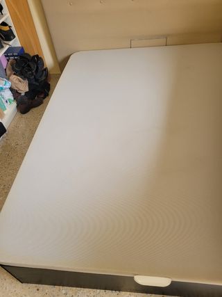 Futón de lana con canapé de madera