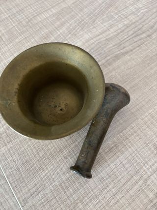 Mortero antiguo de bronce