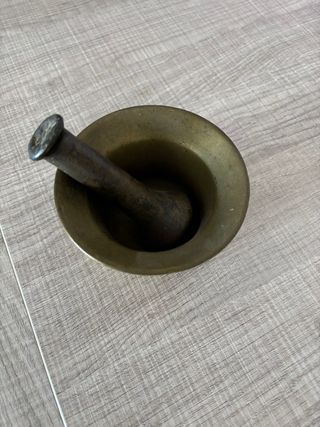Mortero antiguo de bronce