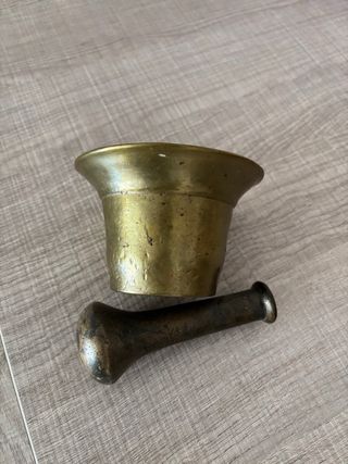 Mortero antiguo de bronce