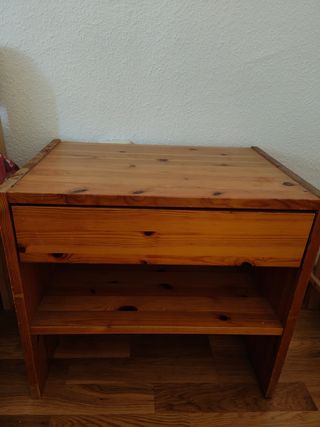 Mesita de noche de madera Ikea