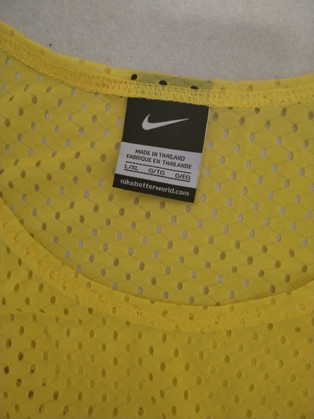Peto entrenamiento adulto Nike amarillo