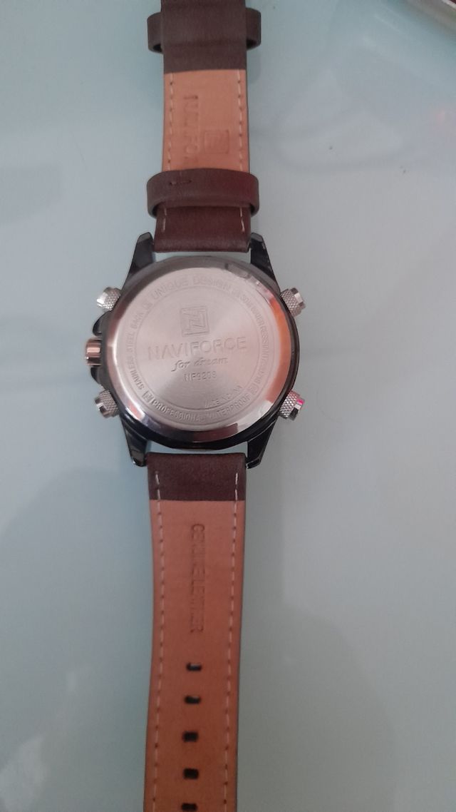 Reloj Naviforce Multifunción Negro/Dorado