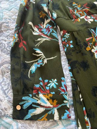 Vestido Zara verde flores talla XS