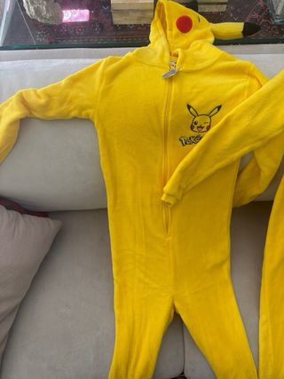 2 Pijamas Pikachu Pokemon Talla XS (cada uno 12€)
