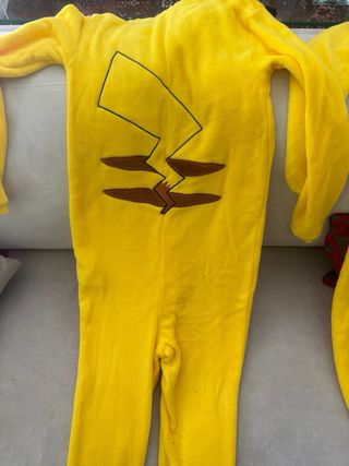 2 Pijamas Pikachu Pokemon Talla XS (cada uno 12€)
