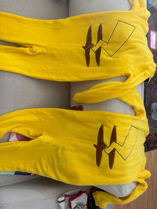 2 Pijamas Pikachu Pokemon Talla XS (cada uno 12€)
