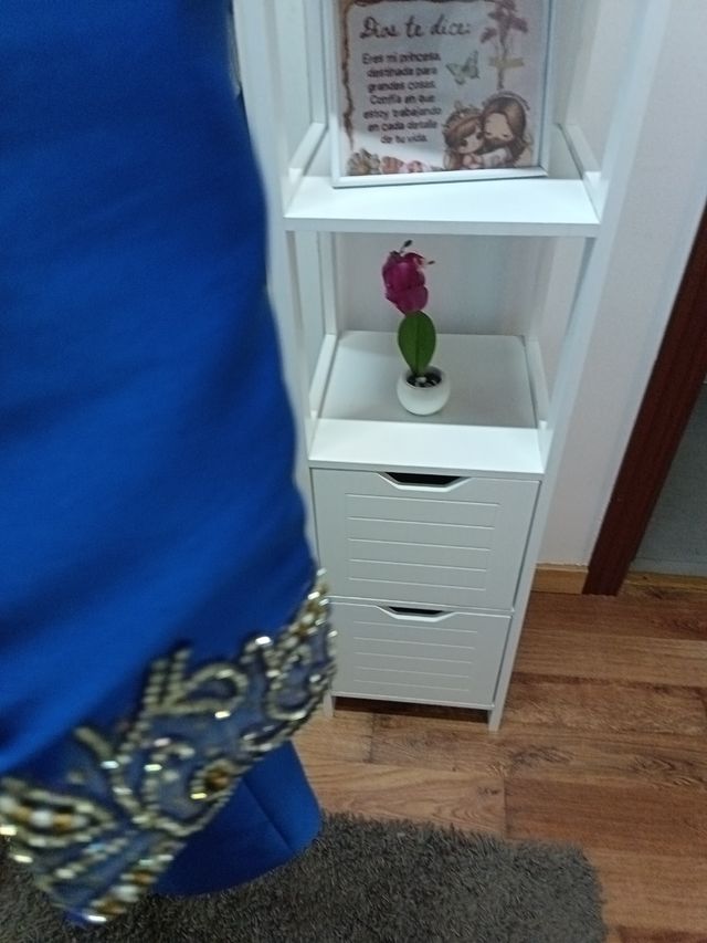 Traje de boda azul con bordados