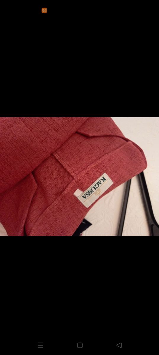 Traje falda y camisa de manga corta color burdeos