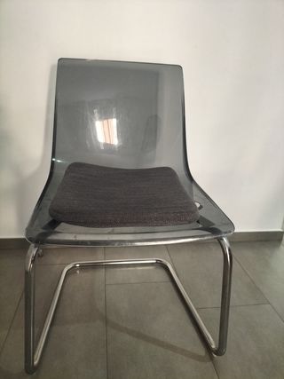 Mesa extensible y 4 sillas y Sofá de 3 y 2 Plazas